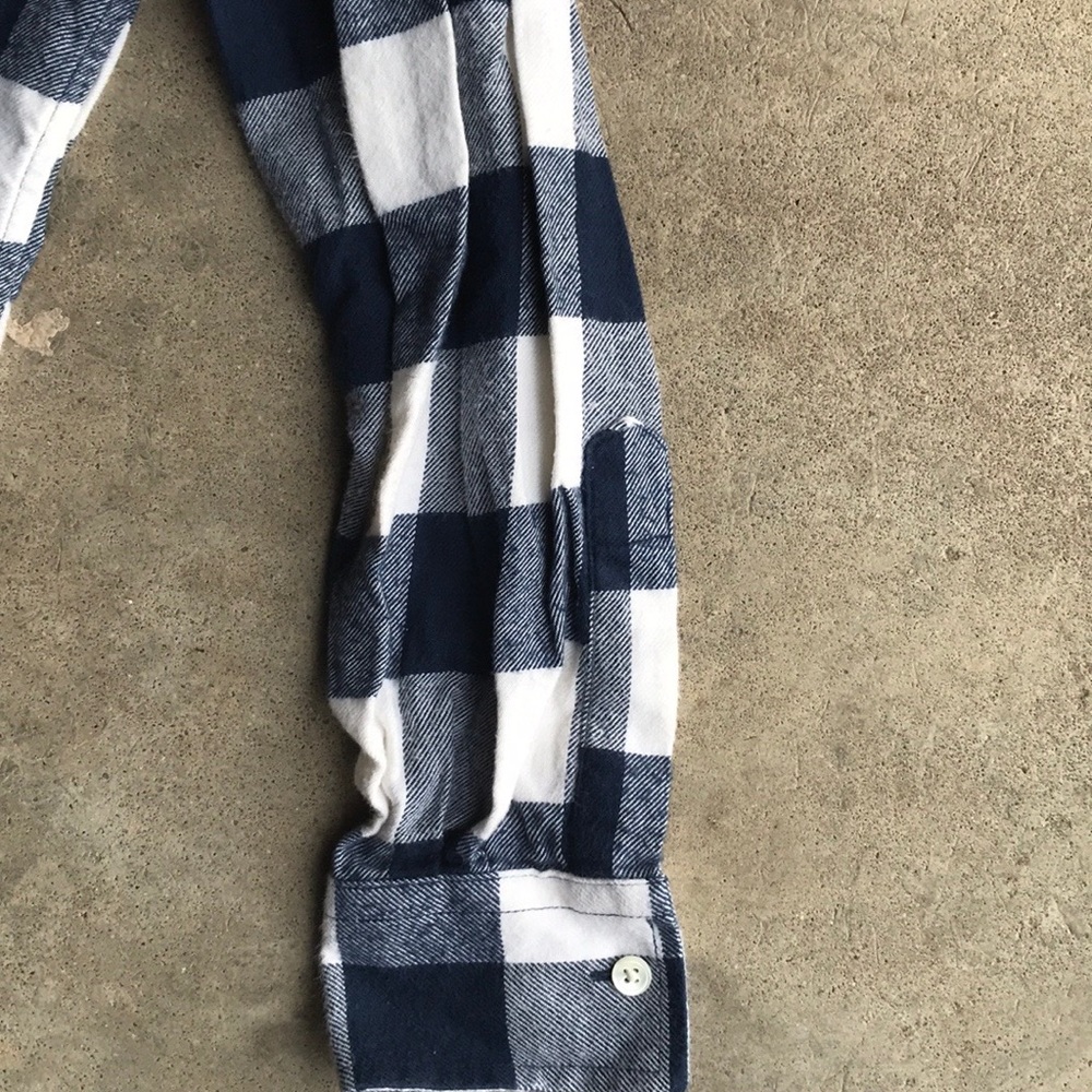 🎊🎉 5 for $20🎉🎊 women’s plaid button down shirt - Picture 4 of 5